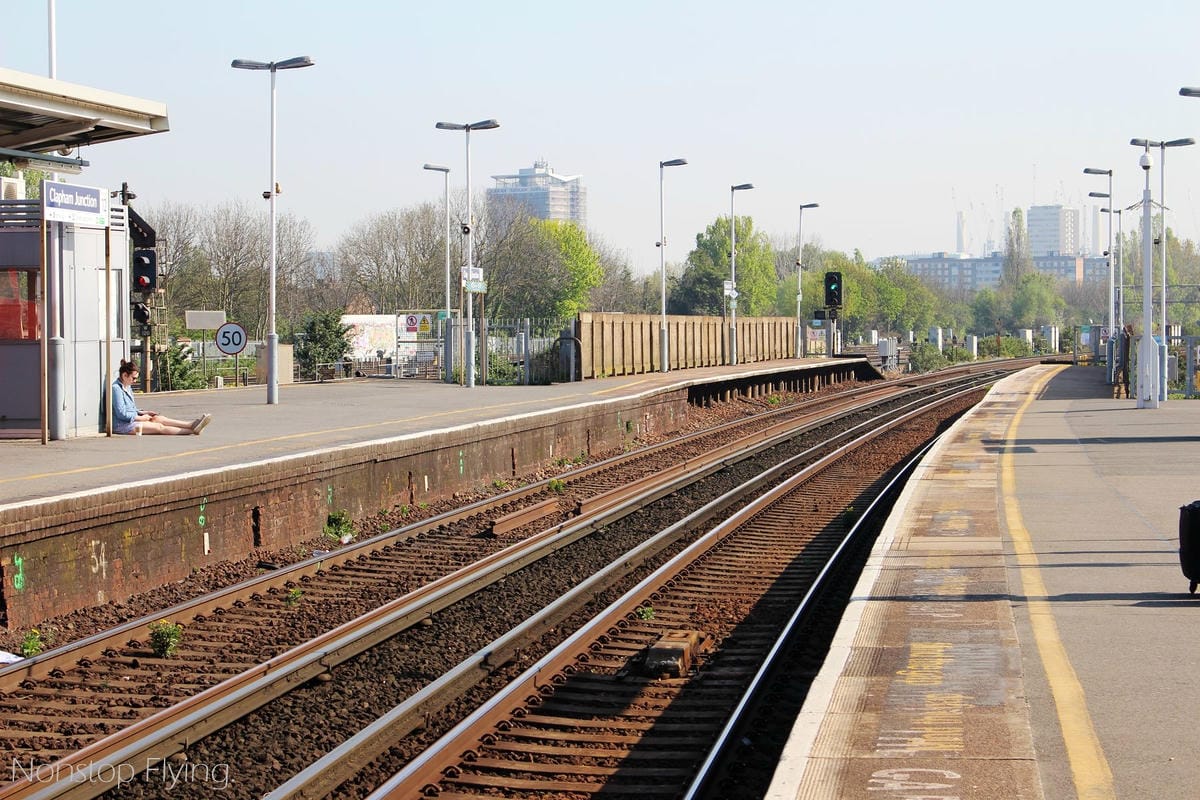 第一次坐火車遊英國就上手 -查車班、進出站好簡單!