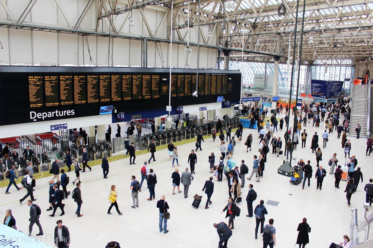 第一次坐火車遊英國就上手 -查車班、進出站好簡單!