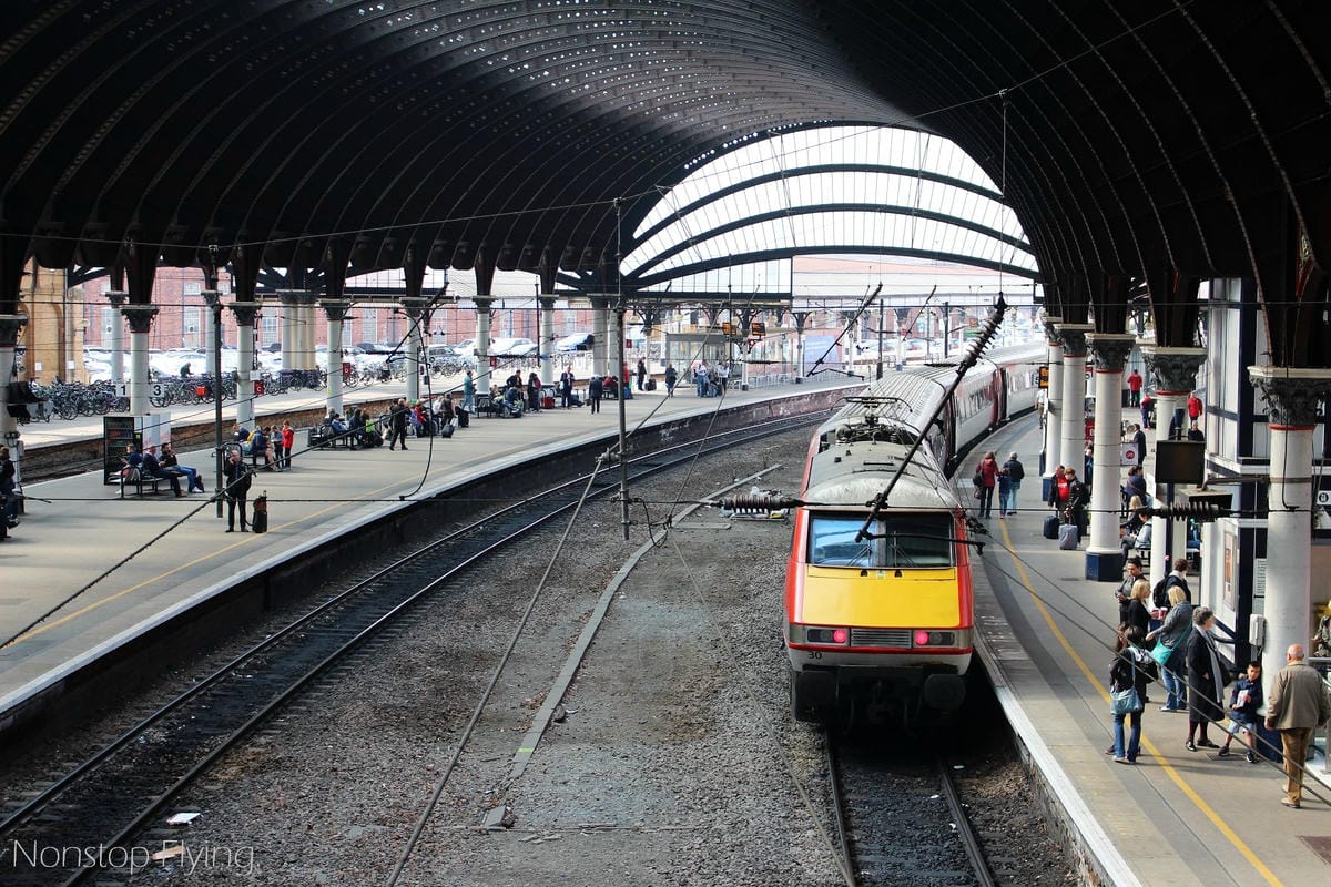 第一次坐火車遊英國就上手 -查車班、進出站好簡單!