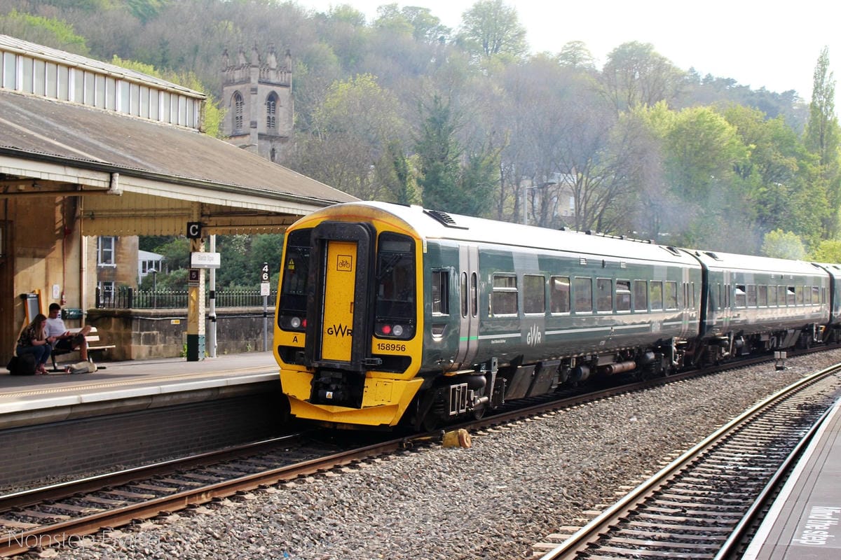 英國火車頭等艙體驗 -寬敞座椅、豐盛餐點、豪華貴賓室，英格蘭最棒的陸上移動方式
