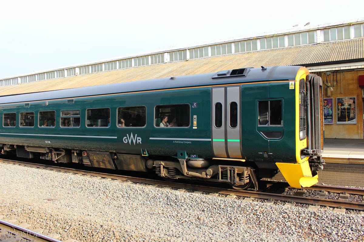英國火車頭等艙體驗 -寬敞座椅、豐盛餐點、豪華貴賓室，英格蘭最棒的陸上移動方式