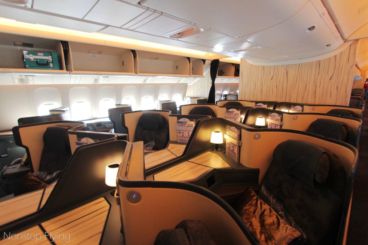 2019.05.03 中華航空 CI503 桃園-上海浦東 777-300ER飛行記錄 (豪華經濟艙座位)