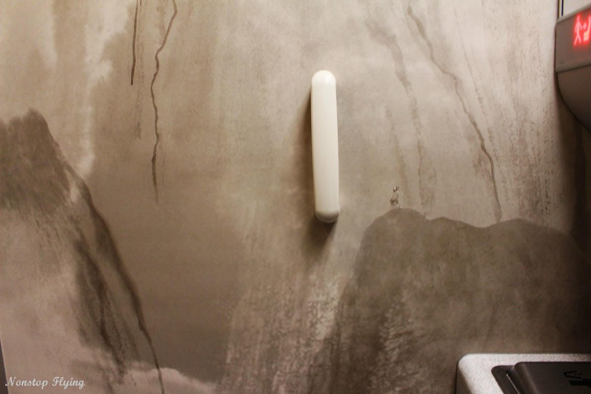 2019.05.05 中華航空 CI504 上海浦東-桃園 777-300ER飛行記錄 (豪華經濟艙座位)