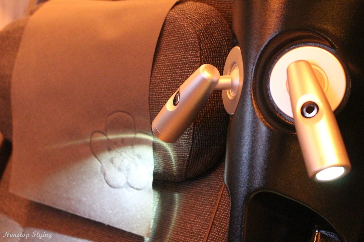 2019.05.05 中華航空 CI504 上海浦東-桃園 777-300ER飛行記錄 (豪華經濟艙座位)