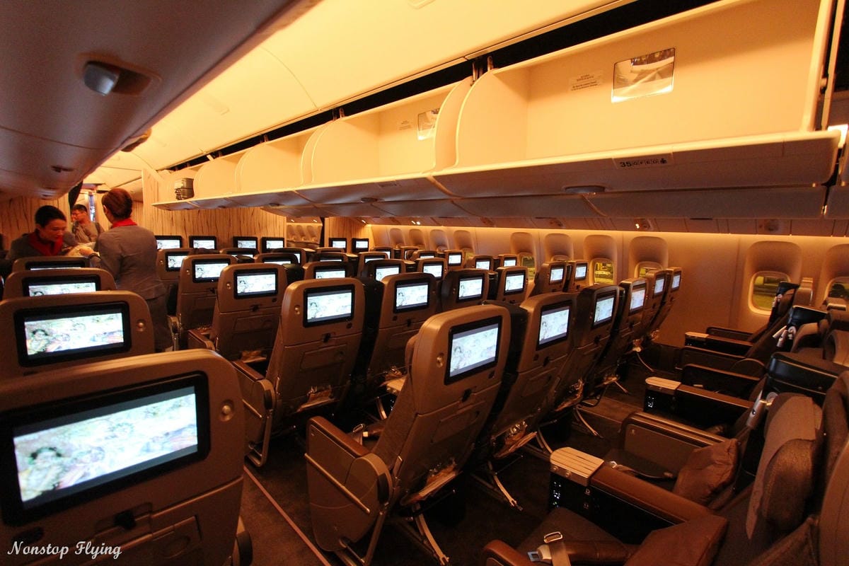 2019.05.05 中華航空 CI504 上海浦東-桃園 777-300ER飛行記錄 (豪華經濟艙座位)