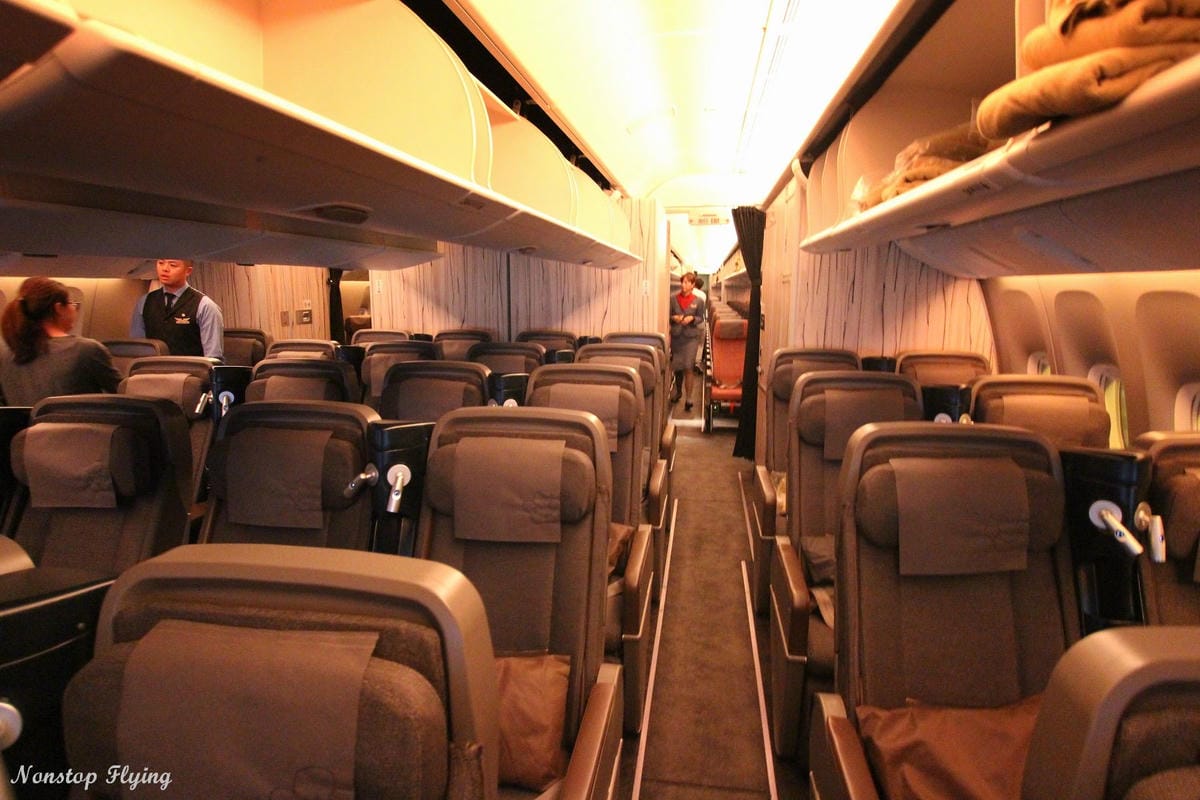 2019.05.05 中華航空 CI504 上海浦東-桃園 777-300ER飛行記錄 (豪華經濟艙座位)