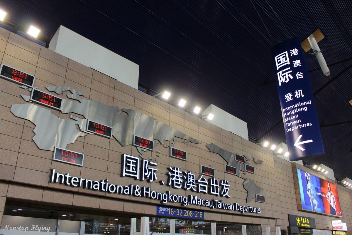 2019.05.05 中華航空 CI504 上海浦東-桃園 777-300ER飛行記錄 (豪華經濟艙座位)