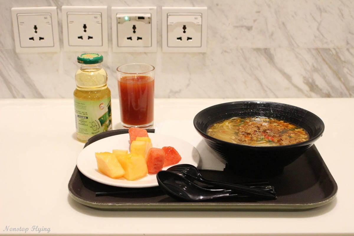 2019.05.05 中華航空 CI504 上海浦東-桃園 777-300ER飛行記錄 (豪華經濟艙座位)