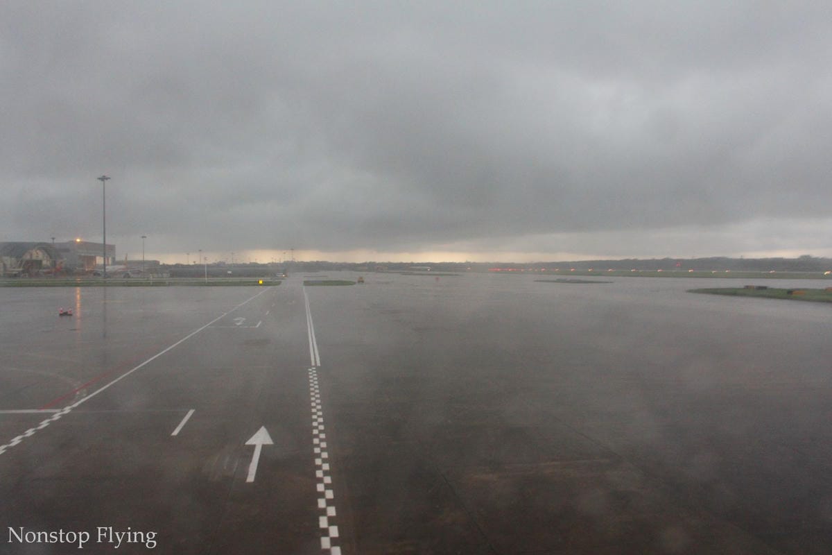 2019.06.30 國泰港龍 KA693 海口-香港 A320飛行記錄 -含海口貴賓室分享/ 一趟與暴風雨、機械搶修賽跑的旅程