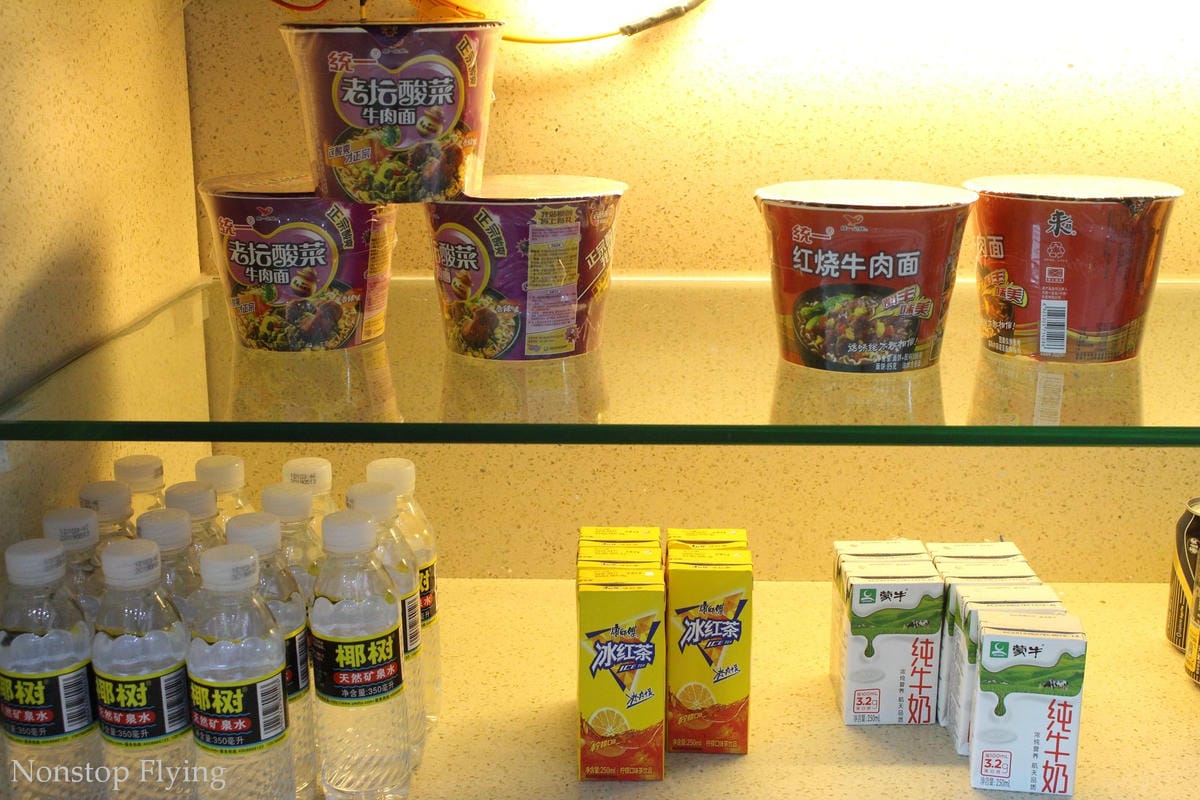 2019.06.30 國泰港龍 KA693 海口-香港 A320飛行記錄 -含海口貴賓室分享/ 一趟與暴風雨、機械搶修賽跑的旅程