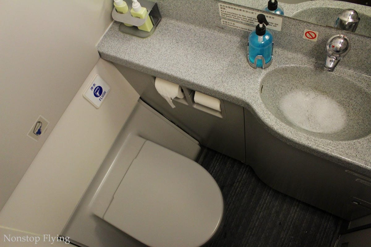 2019.06.30 國泰港龍 KA693 海口-香港 A320飛行記錄 -含海口貴賓室分享/ 一趟與暴風雨、機械搶修賽跑的旅程