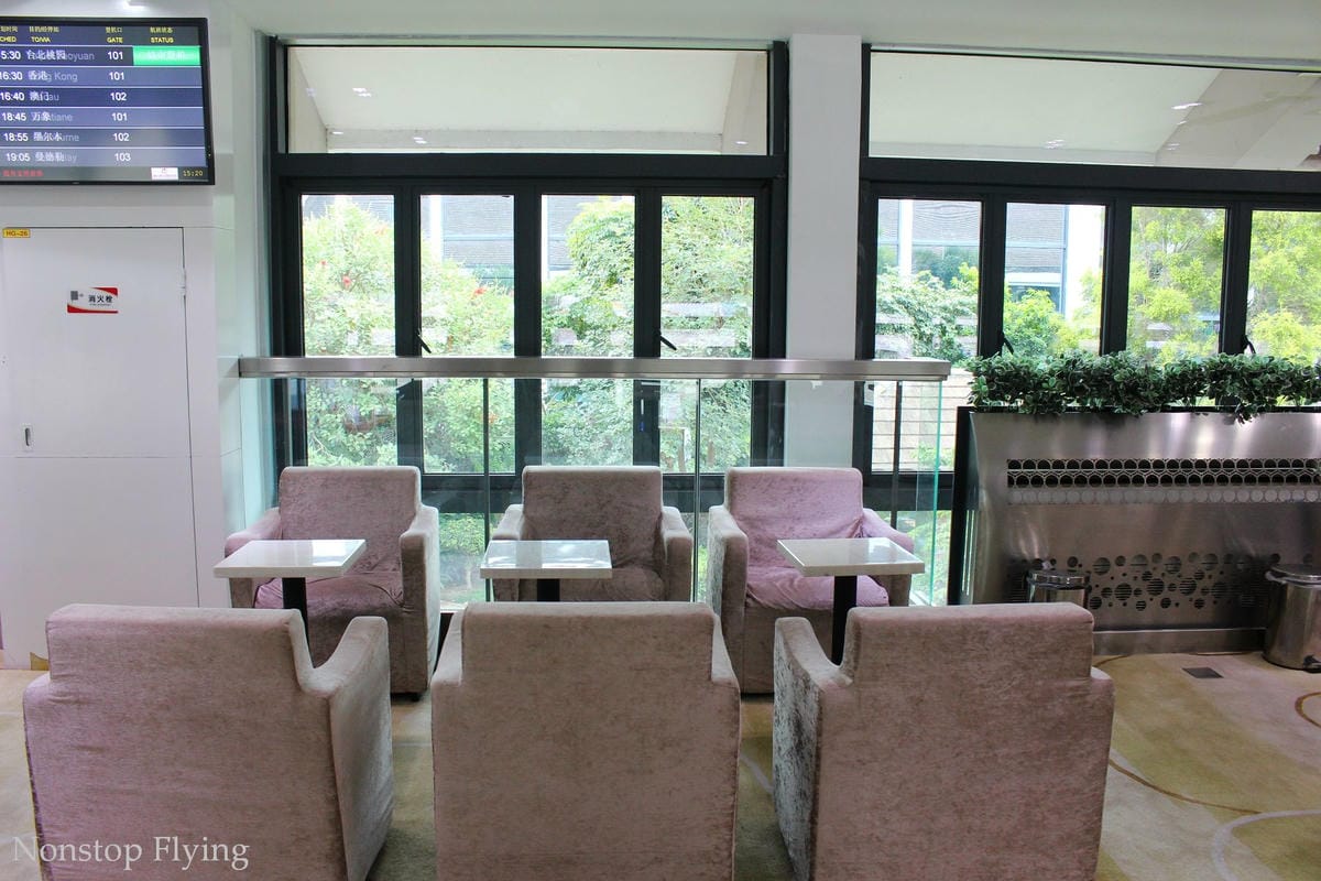 2019.06.30 國泰港龍 KA693 海口-香港 A320飛行記錄 -含海口貴賓室分享/ 一趟與暴風雨、機械搶修賽跑的旅程