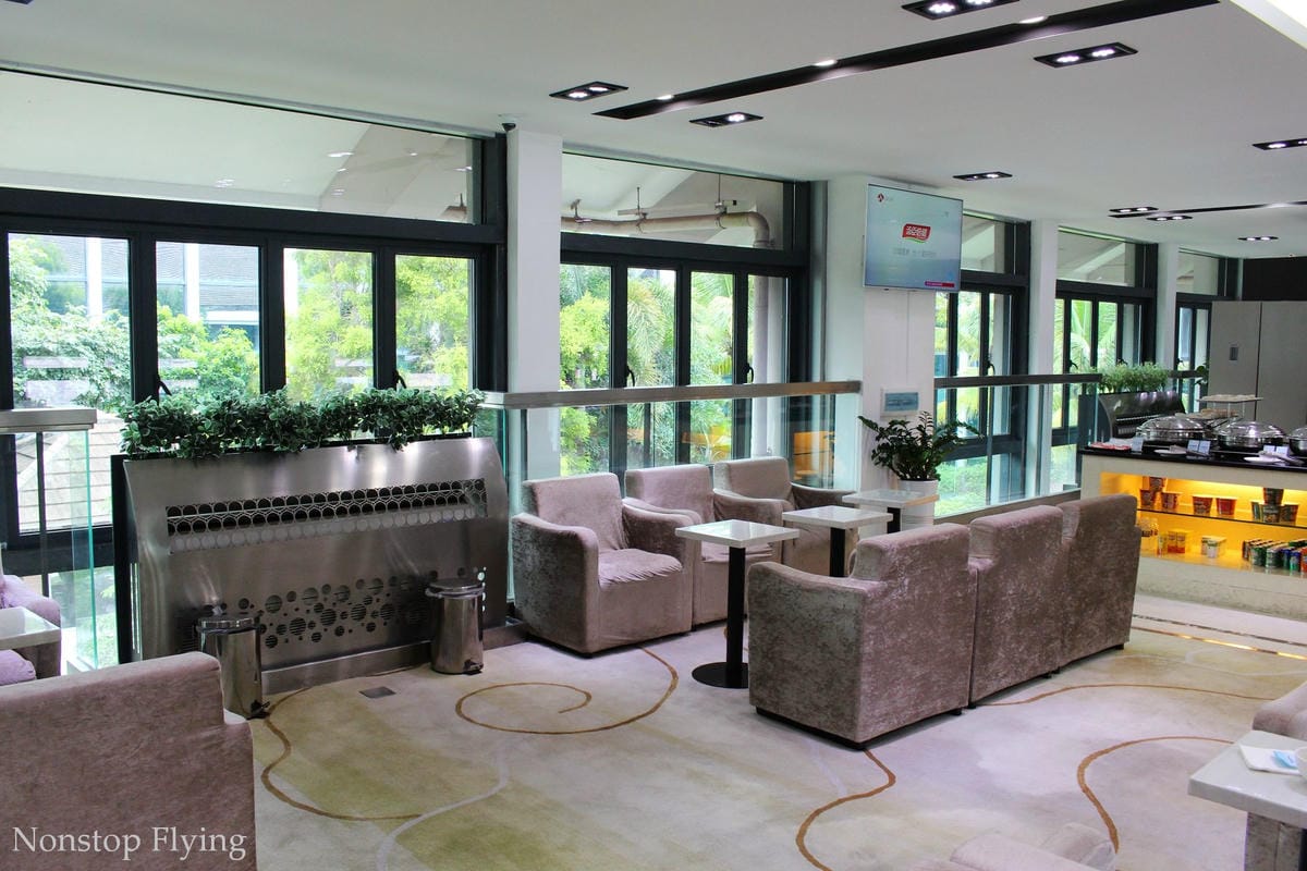 2019.06.30 國泰港龍 KA693 海口-香港 A320飛行記錄 -含海口貴賓室分享/ 一趟與暴風雨、機械搶修賽跑的旅程