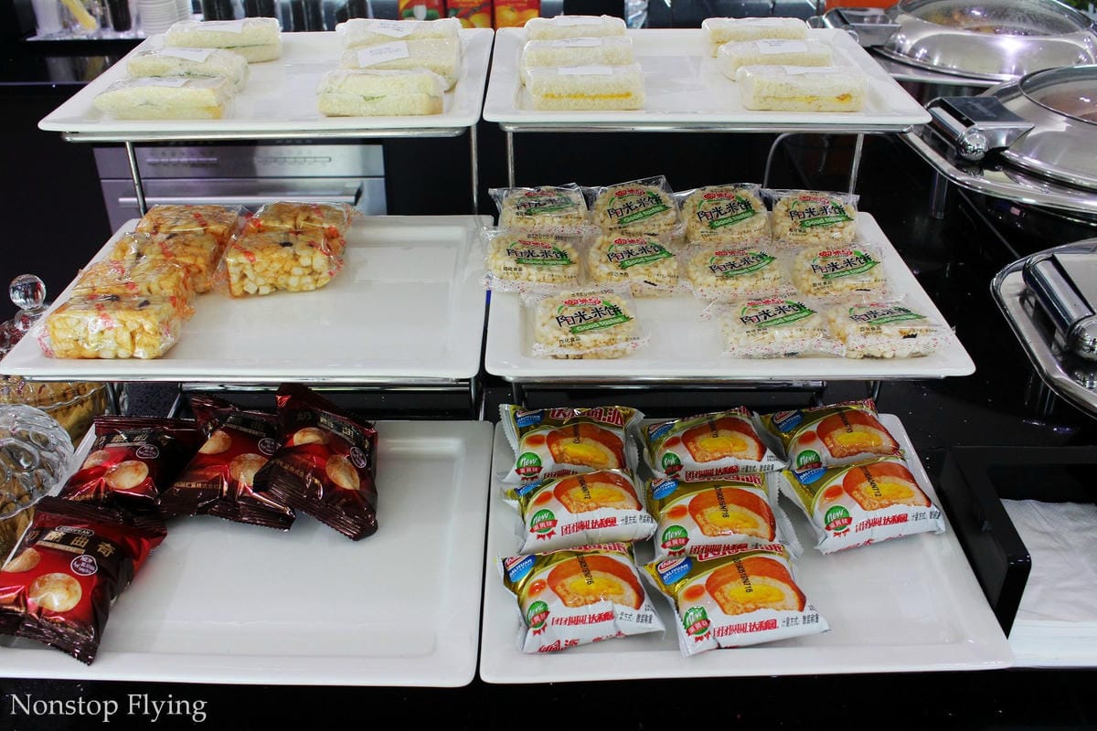 2019.06.30 國泰港龍 KA693 海口-香港 A320飛行記錄 -含海口貴賓室分享/ 一趟與暴風雨、機械搶修賽跑的旅程