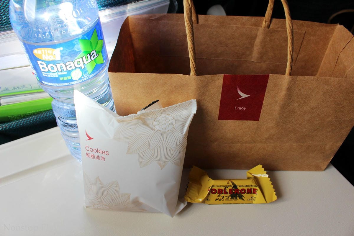 2019.06.30 國泰港龍 KA693 海口-香港 A320飛行記錄 -含海口貴賓室分享/ 一趟與暴風雨、機械搶修賽跑的旅程