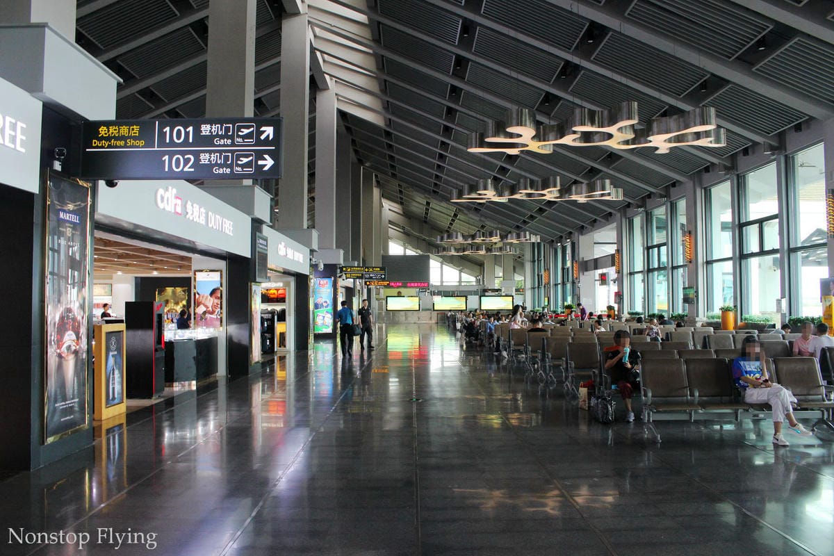 2019.06.30 國泰港龍 KA693 海口-香港 A320飛行記錄 -含海口貴賓室分享/ 一趟與暴風雨、機械搶修賽跑的旅程