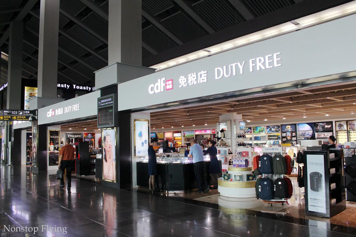 2019.06.30 國泰港龍 KA693 海口-香港 A320飛行記錄 -含海口貴賓室分享/ 一趟與暴風雨、機械搶修賽跑的旅程