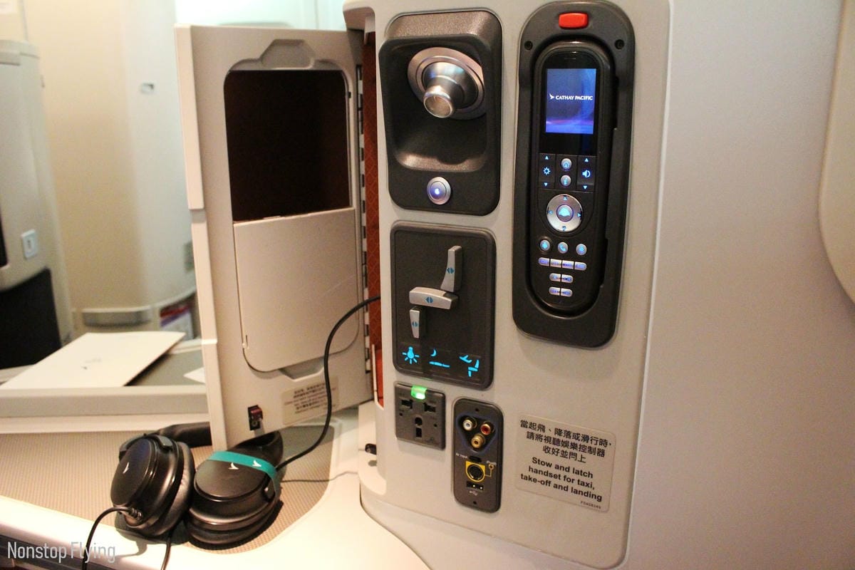 2019.06.30 國泰航空 CX468 香港-台北 A330商務艙飛行記錄 -驚喜升等與高潮迭起的旅程 - 第16張圖 2019.06.30 國泰航空 CX468 香港-台北 A330商務艙飛行記錄 -驚喜升等與高潮迭起的旅程