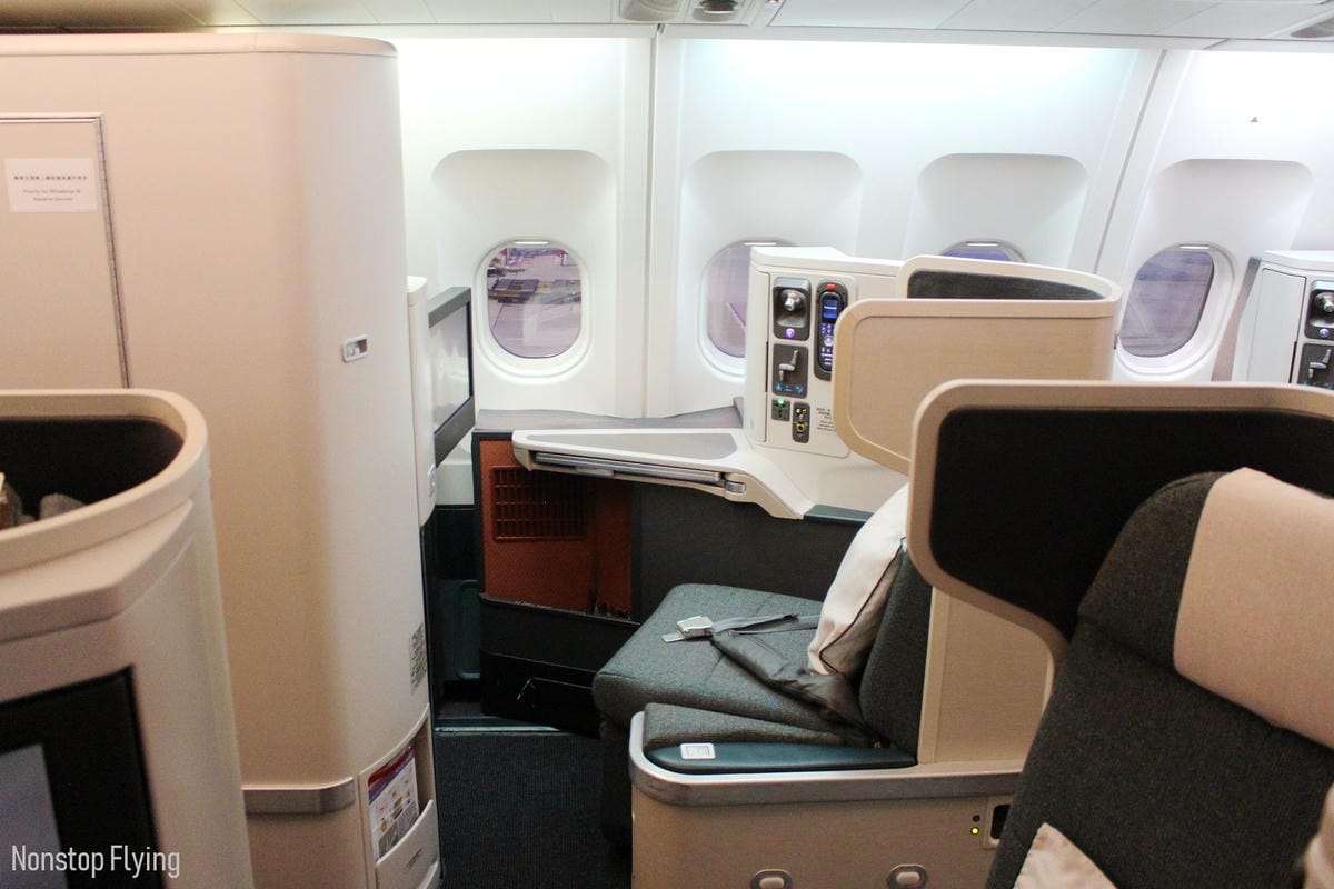 2019.06.30 國泰航空 CX468 香港-台北 A330商務艙飛行記錄 -驚喜升等與高潮迭起的旅程