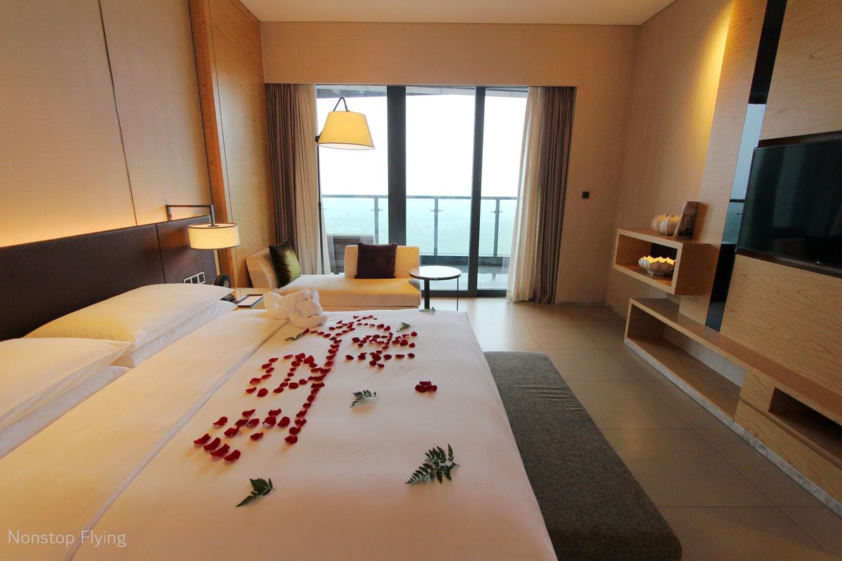 【中國海南】海口萬麗酒店住宿心得 -CP值超高! 一人台幣1000初住套房、用酒廊、吃早餐