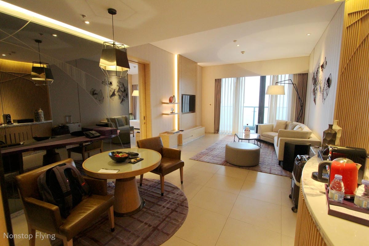 【中國海南】海口萬麗酒店住宿心得 -CP值超高! 一人台幣1000初住套房、用酒廊、吃早餐 - 第11張圖 【中國海南】海口萬麗酒店住宿心得 -CP值超高! 一人台幣1000初住套房、用酒廊、吃早餐