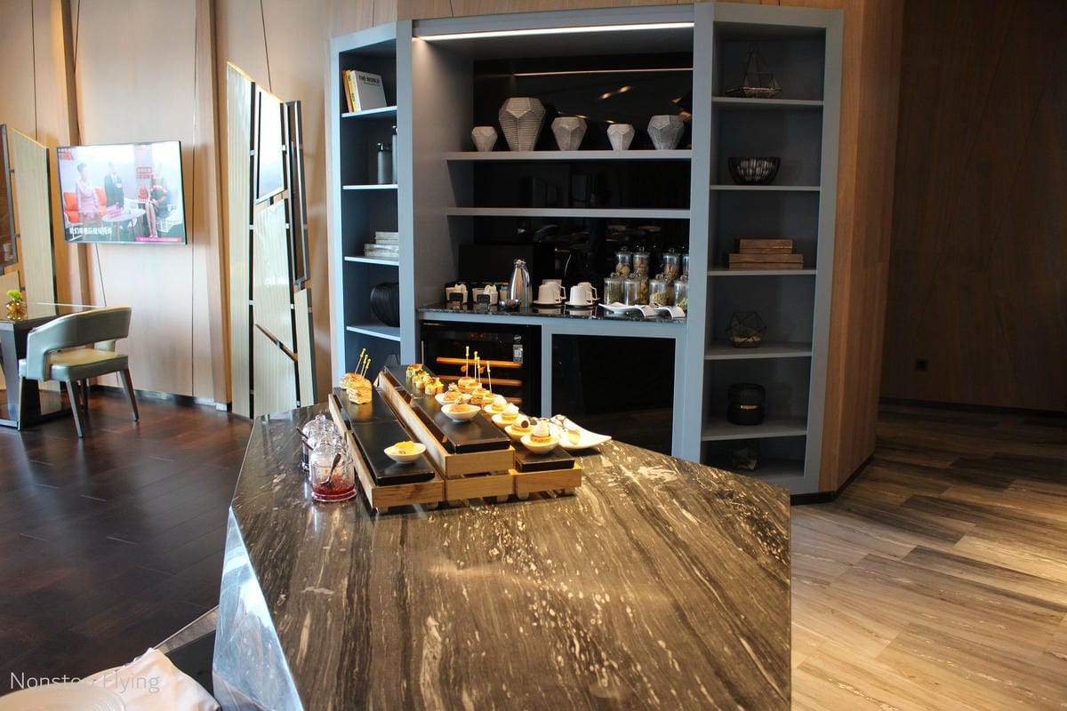 【中國海南】海口萬麗酒店住宿心得 -CP值超高! 一人台幣1000初住套房、用酒廊、吃早餐