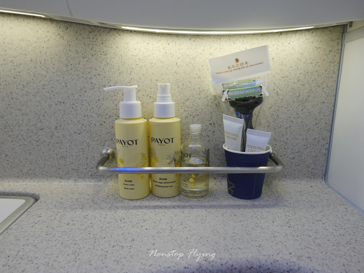 2025.09.20 新加坡航空 SQ876 新加坡-台北 787-10商務艙飛行記錄