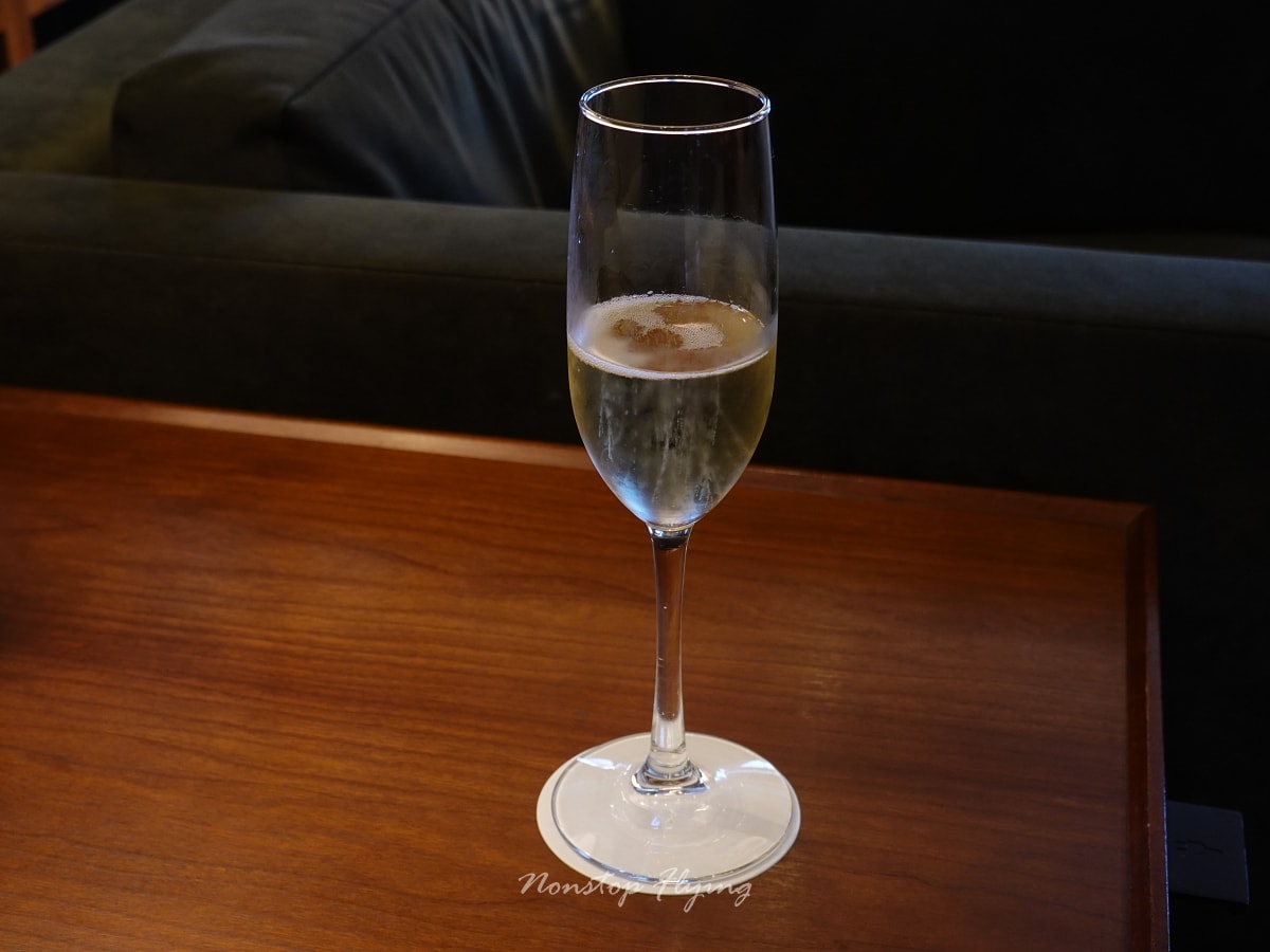 2025.10.10 國泰航空 CX450 台北-東京 777-300 飛行記錄