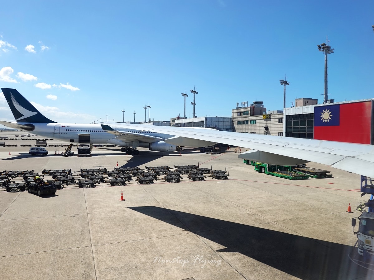 2025.10.10 國泰航空 CX450 台北-東京 777-300 飛行記錄