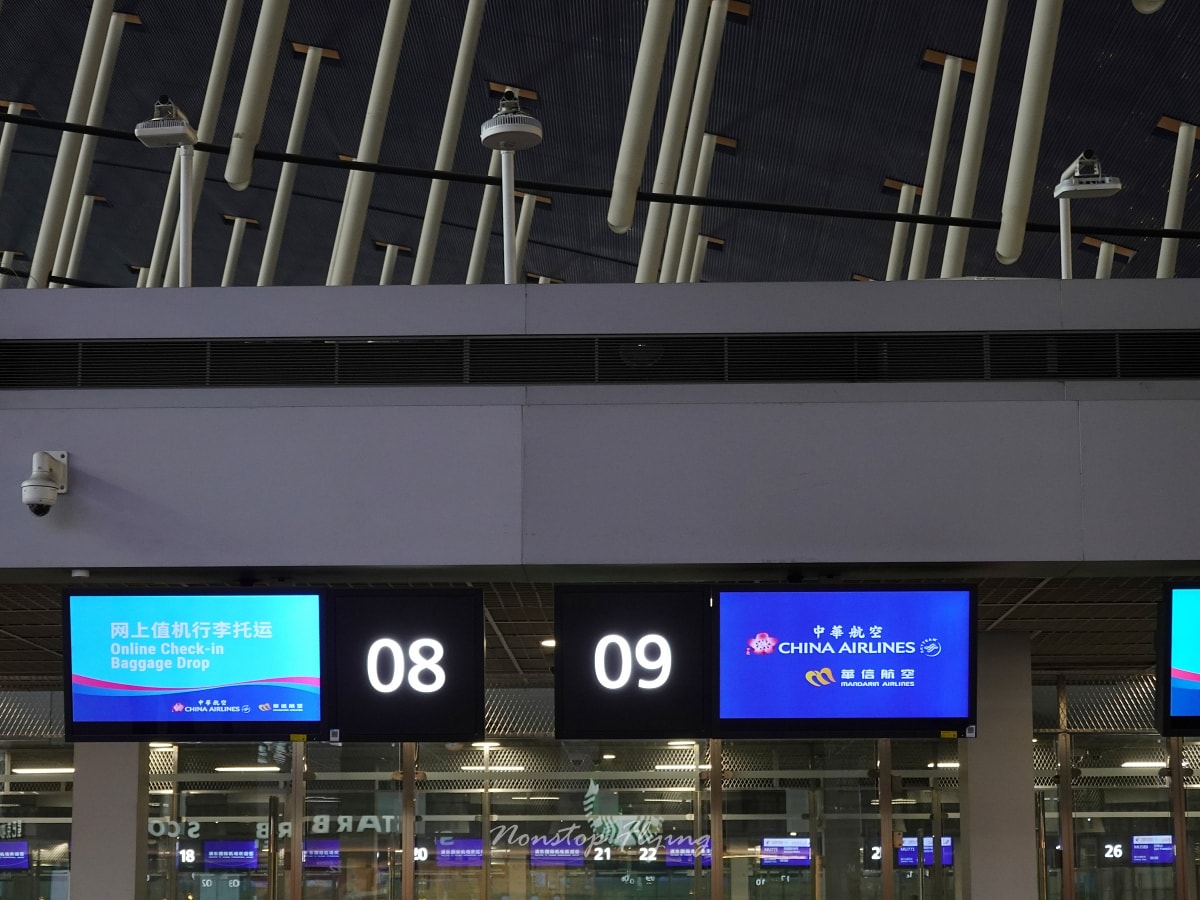 2025.12.13 中華航空 CI502 上海-台北 777-300ER飛行記錄
