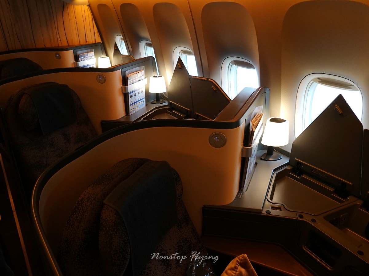 2025.12.13 中華航空 CI502 上海-台北 777-300ER飛行記錄