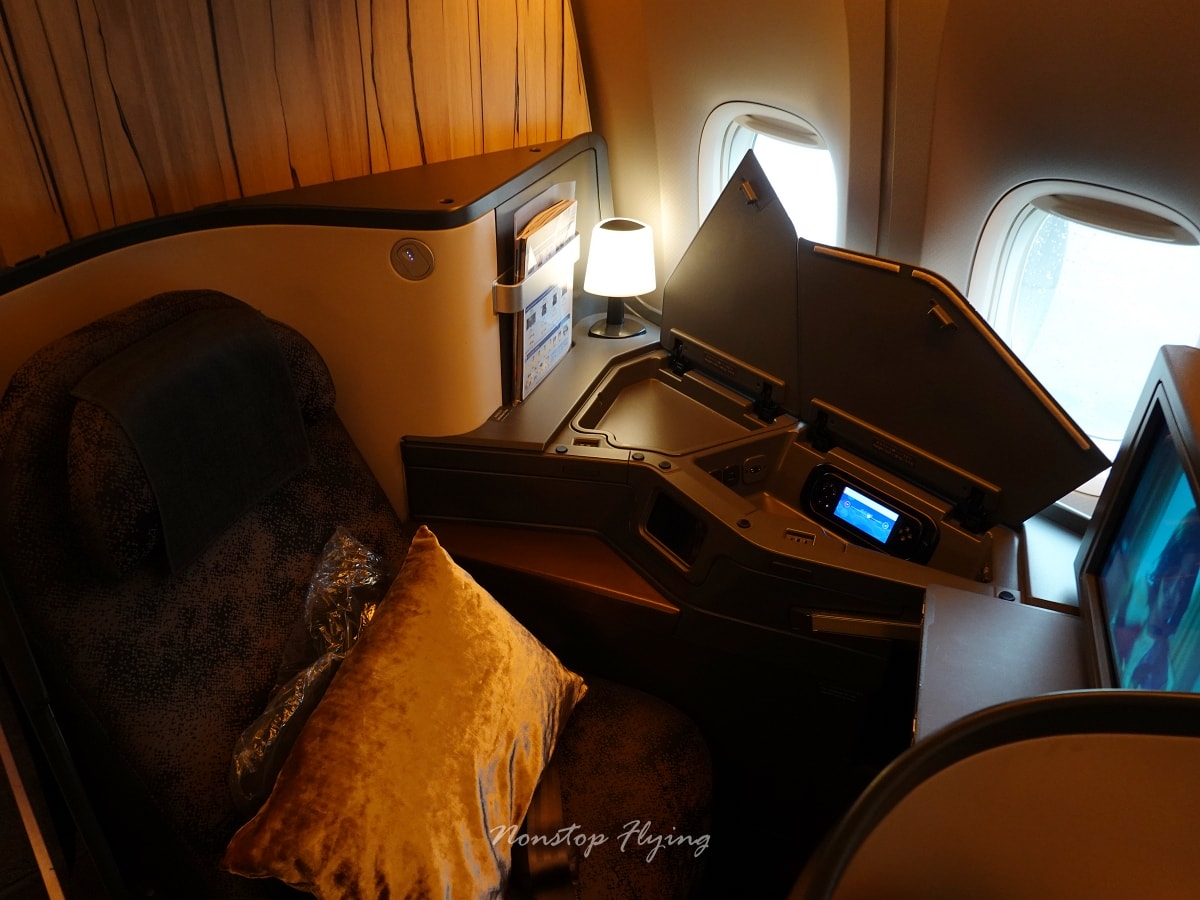 2025.12.13 中華航空 CI502 上海-台北 777-300ER飛行記錄