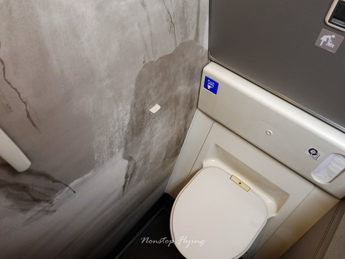 2025.12.13 中華航空 CI502 上海-台北 777-300ER飛行記錄