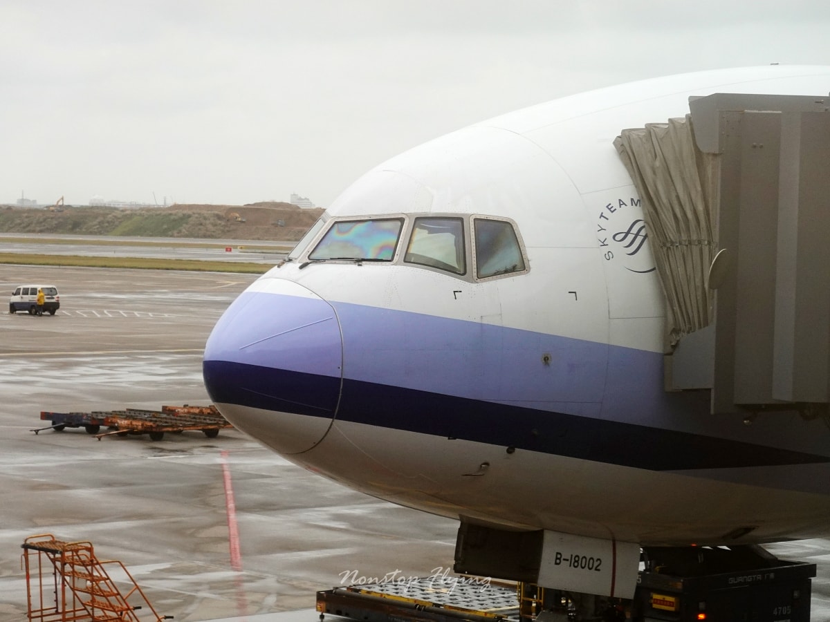 2025.12.13 中華航空 CI502 上海-台北 777-300ER飛行記錄