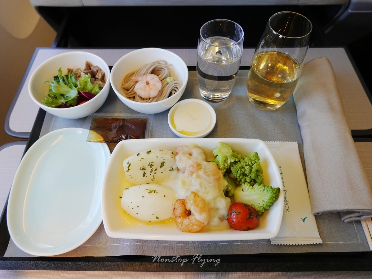 2026.01.09 國泰航空 CX450 台北-東京 777-300 商務艙飛行記錄
