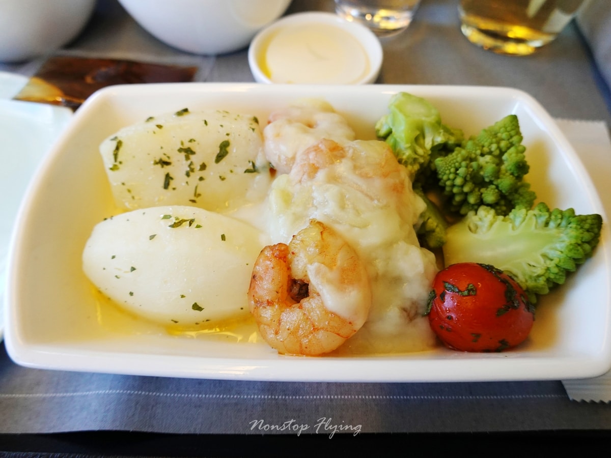 2026.01.09 國泰航空 CX450 台北-東京 777-300 商務艙飛行記錄