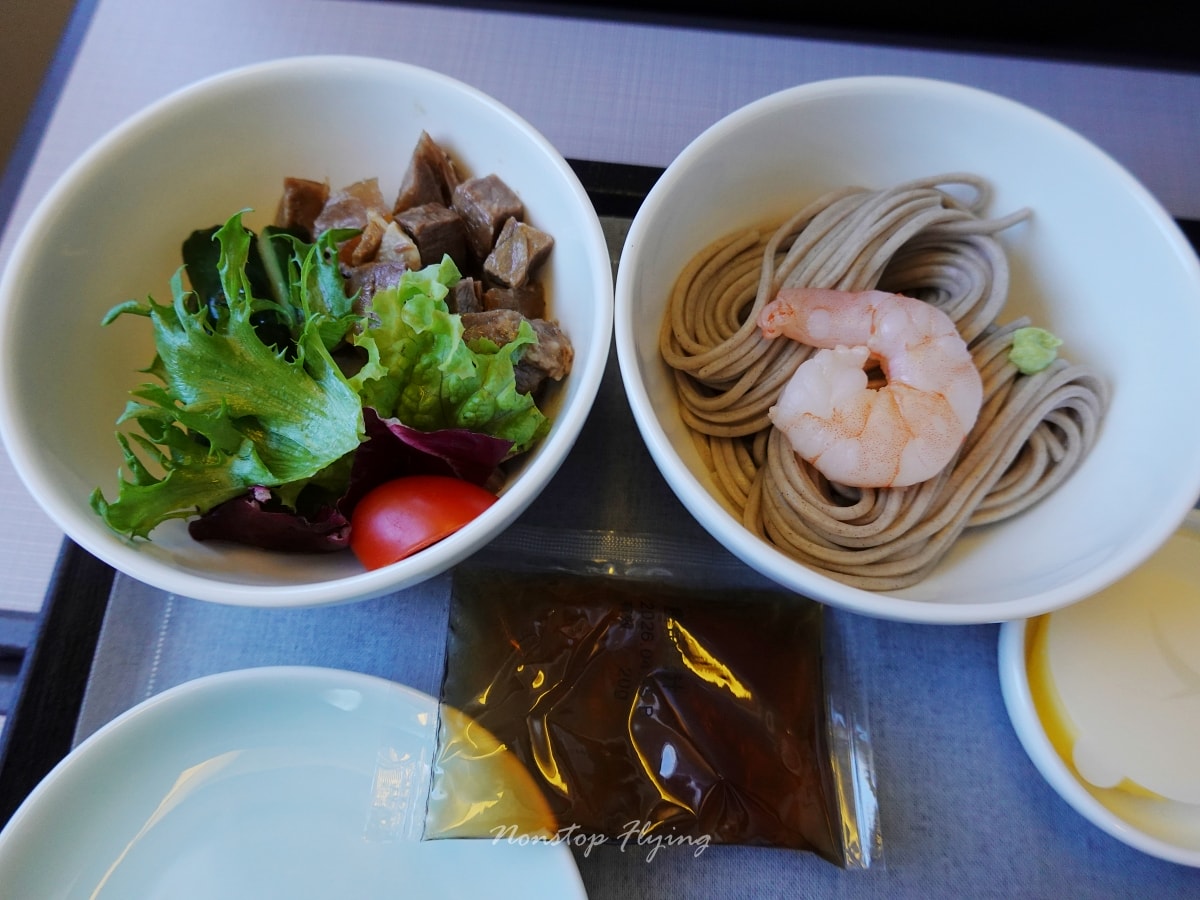2026.01.09 國泰航空 CX450 台北-東京 777-300 商務艙飛行記錄