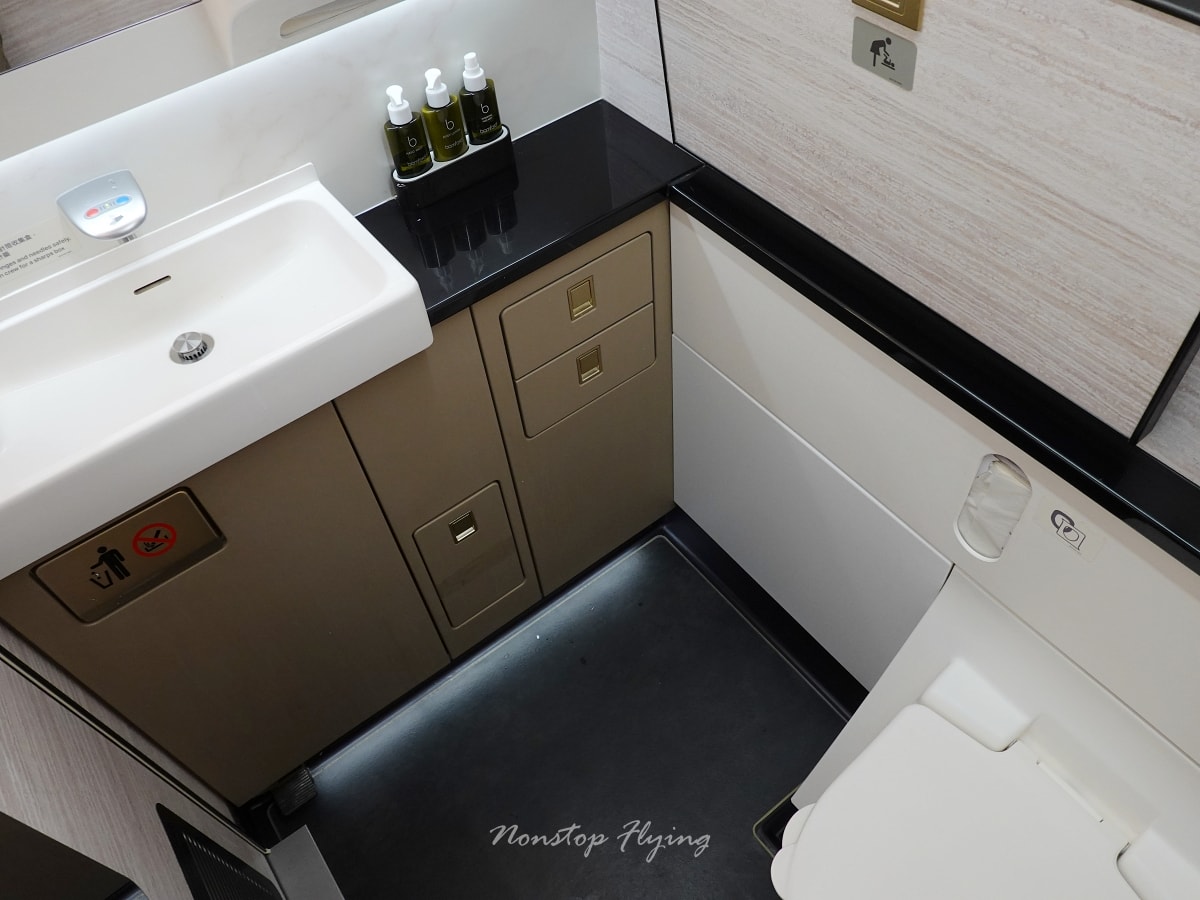 2026.02.05 國泰航空 CX489 台北-香港 777-300ER 爾雅商務艙Aria Suite 飛行記錄