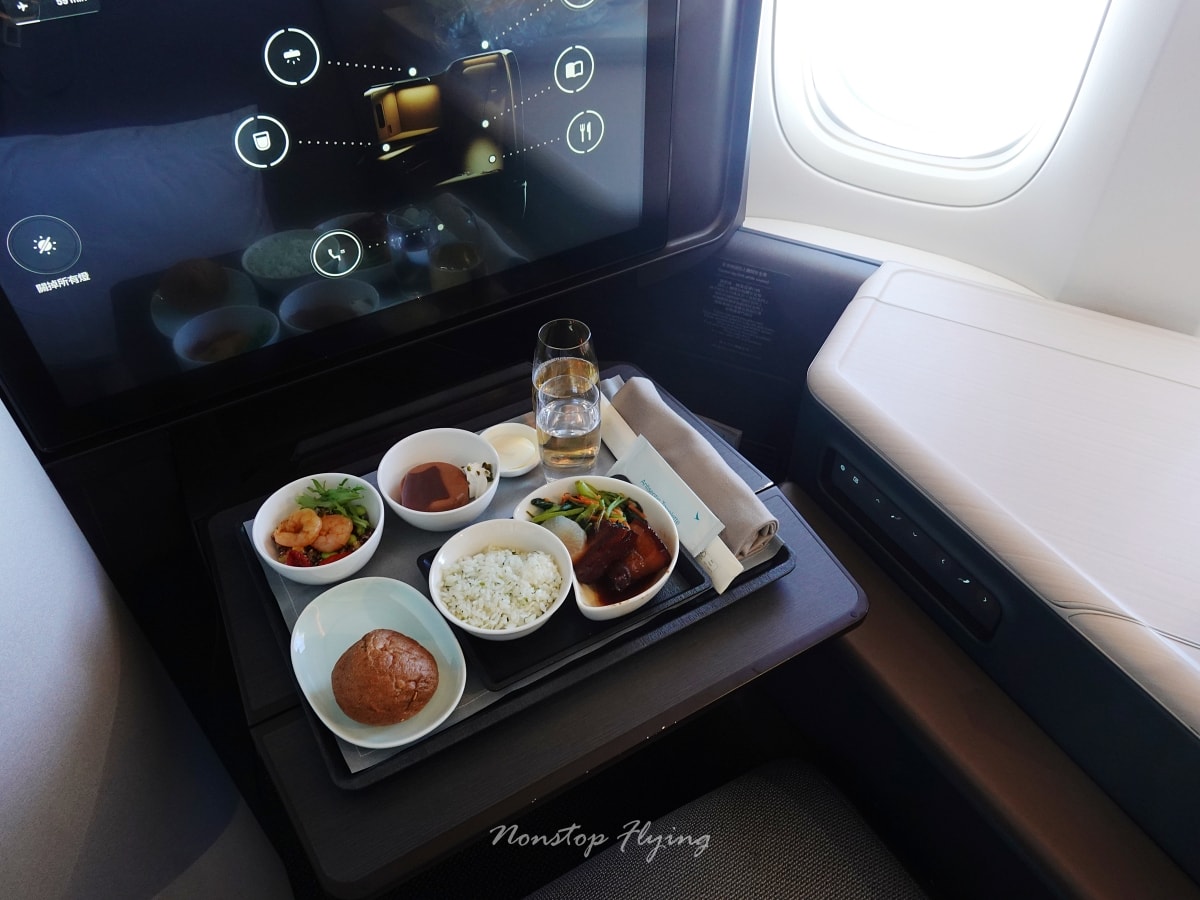 2026.02.05 國泰航空 CX489 台北-香港 777-300ER 爾雅商務艙Aria Suite 飛行記錄