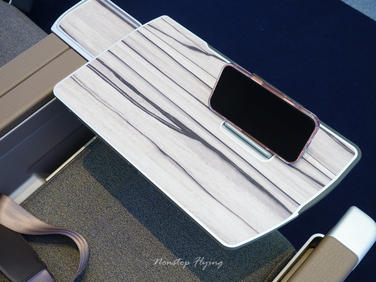 中華航空 全新波音787 豪華經濟艙 座椅開箱!